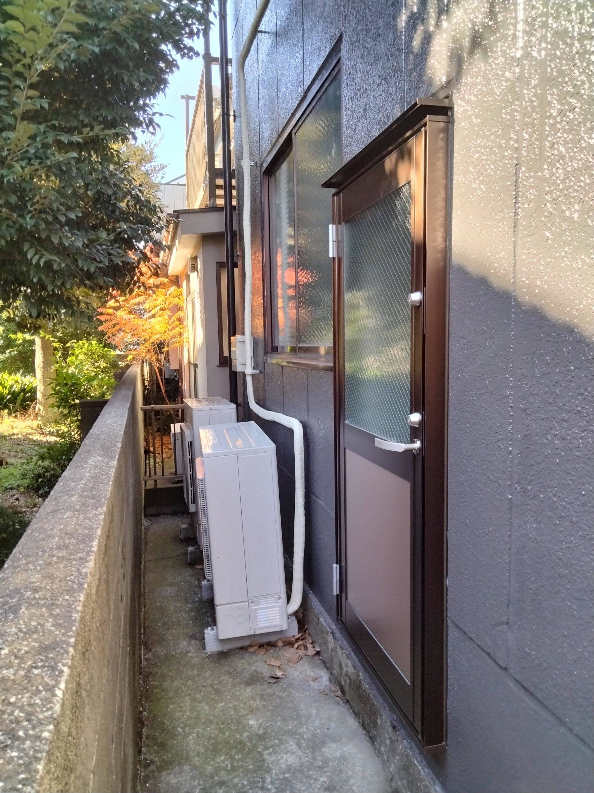 勝手口カバー工法工事