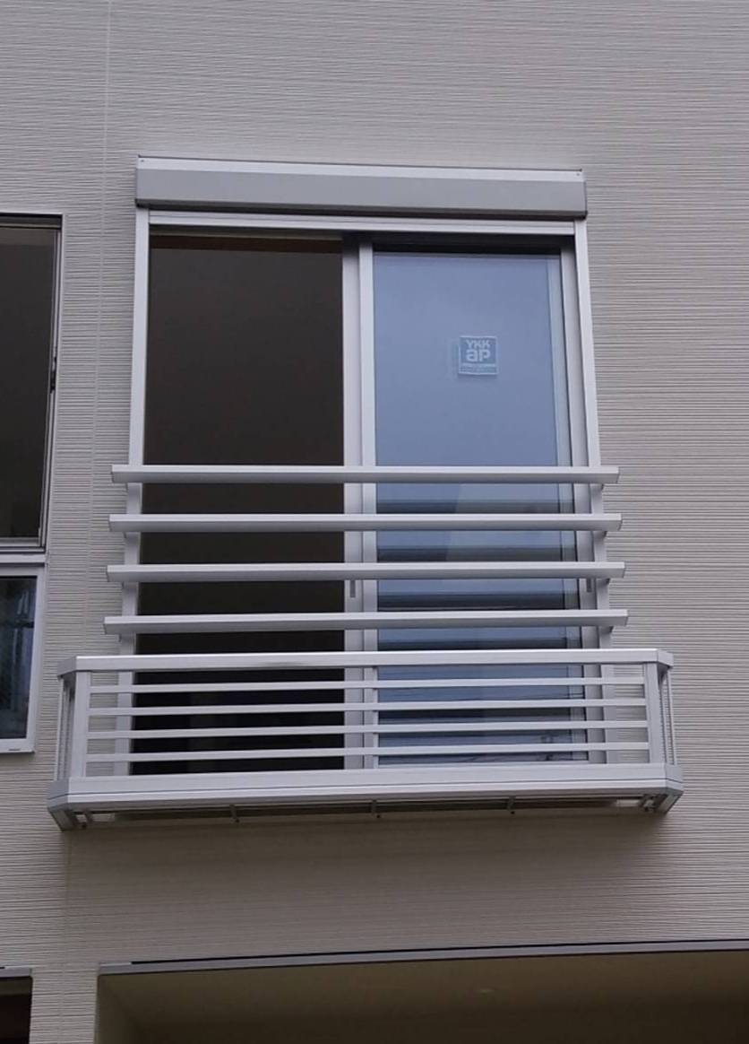 フラワーボックスと窓手すり