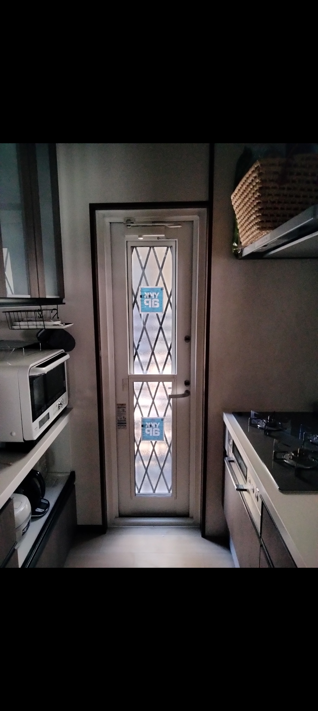 勝手口ドアカバー工法工事